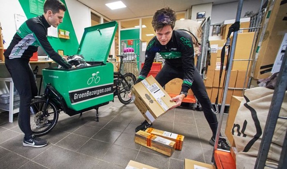 Fietsende pakket­bezorgers nu ook in Oss op de pedalen